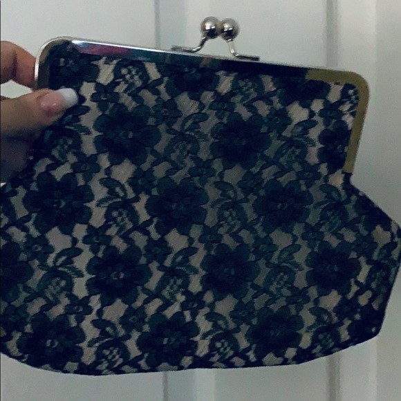 VINTAGE INSPIRED CLUTCH - Picture 3 of 6